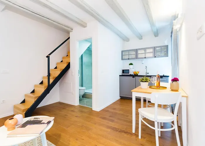 Cozy Montalbano Studios By Irundo