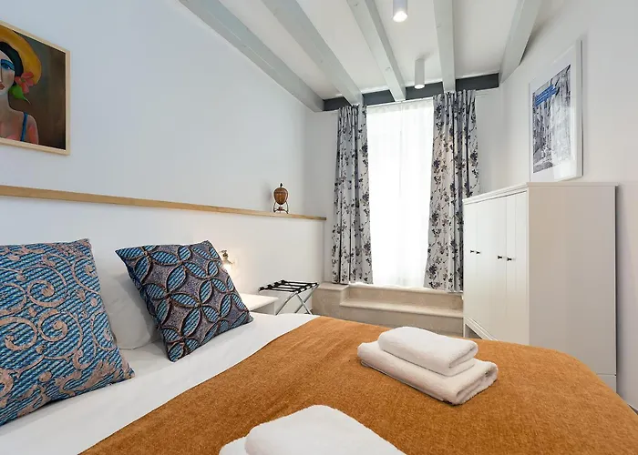 Cozy Montalbano Studios By Irundo